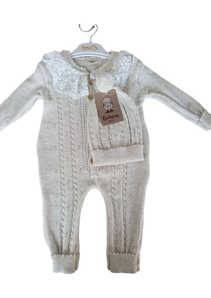 4135 Kız Bebek Triko Şapka Dantel Yakalı Düğmeli Tulum fiyatları