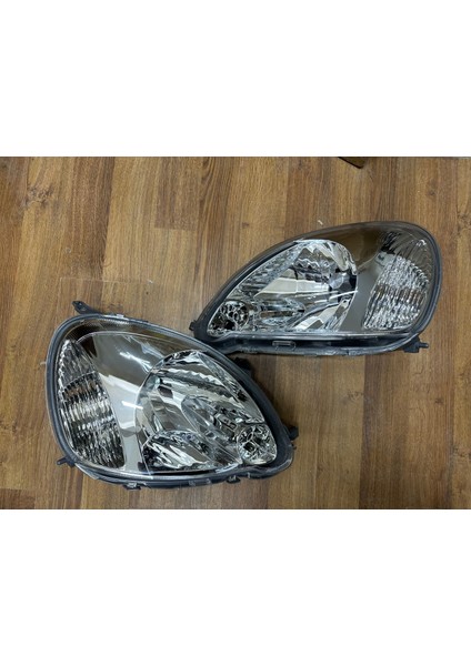 Toyota Yaris Ön Sağ Sol Far Lambası Elektırıklı Tip 2003-2005