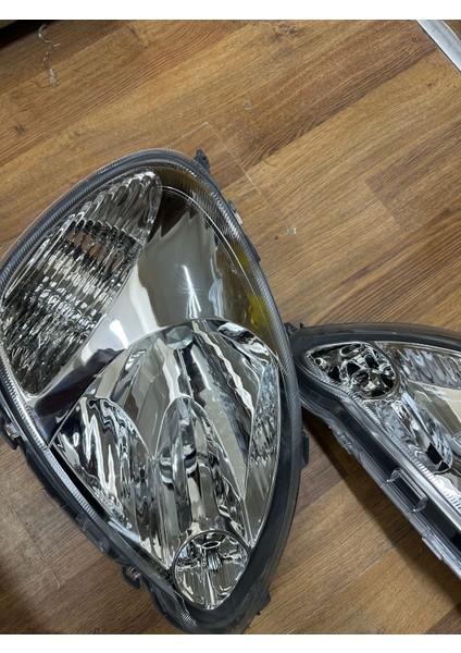 Toyota Yaris Ön Sağ Sol Far Lambası Elektırıklı Tip 2003-2005 fiyatları