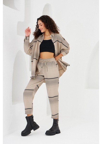 Yatay Çizgi Desenli Oversize Kesim Gömlek