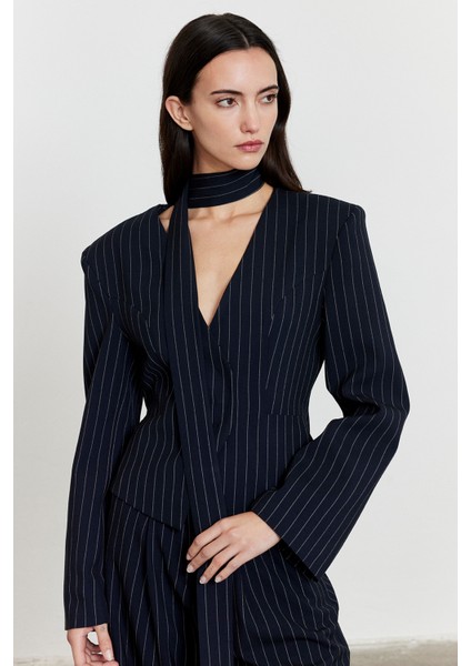 Çizgili Belden Oturmalı Fular Detay Blazer Lacivert