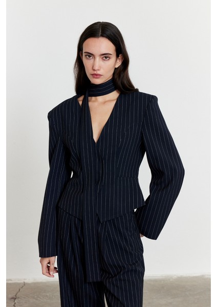 Çizgili Belden Oturmalı Fular Detay Blazer Lacivert fırsatları