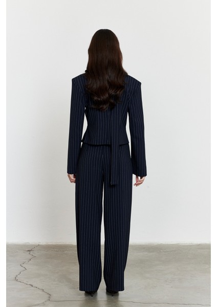 Çizgili Belden Oturmalı Fular Detay Blazer Lacivert