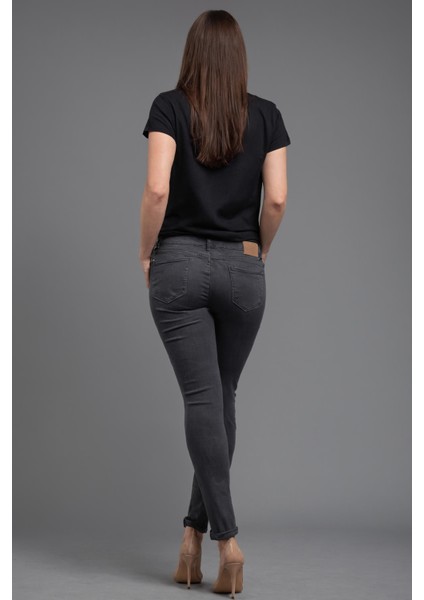 Love Baskılı Basic V Yaka Siyah Tişört fiyatları