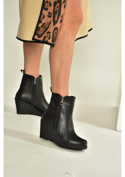 V361196809 Siyah Dolgu Topuklu Kadın Bot