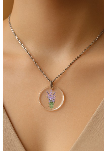 Şeffaf Sert Akrilik Kolye Ucu ve Üzeri Zincirli Desenli Kolye Lavanta