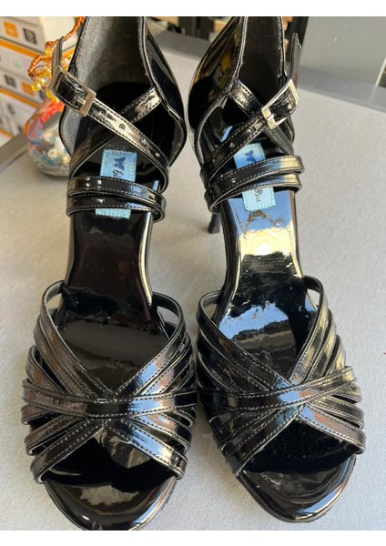 Siyah Rugan Deri 8,5 cm 11 Pont Çok Bantlı Model Tango, Dans ve Salon Ayakkabısı fiyatları