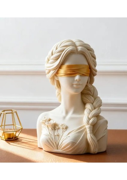 Gold Detaylı Gözü Bağlı Kız Dekoratif Mum