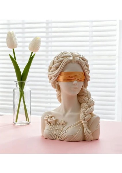 Gold Detaylı Gözü Bağlı Kız Dekoratif Mum