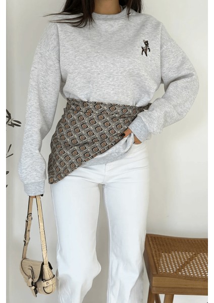 Kadın Dekoratif Yakalı Likralı Sweatshirt – Konforlu & Karakterli Stil