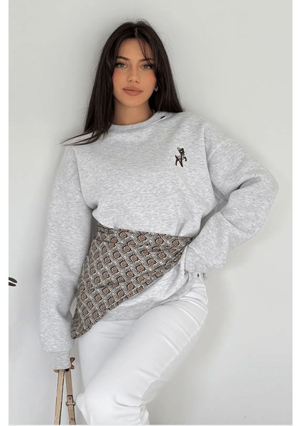 Kadın Dekoratif Yakalı Likralı Sweatshirt – Konforlu & Karakterli Stil