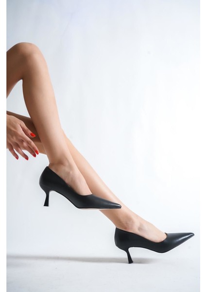 Abbey Siyah Cilt Orta Topuklu (6 Cm) Klasik Topuklu Ayakkabı