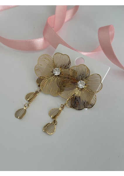 Çiçek Model Ince Plaka Taş ve Kalp Detay Sallantılı Gold Çelik Küpe indirimleri