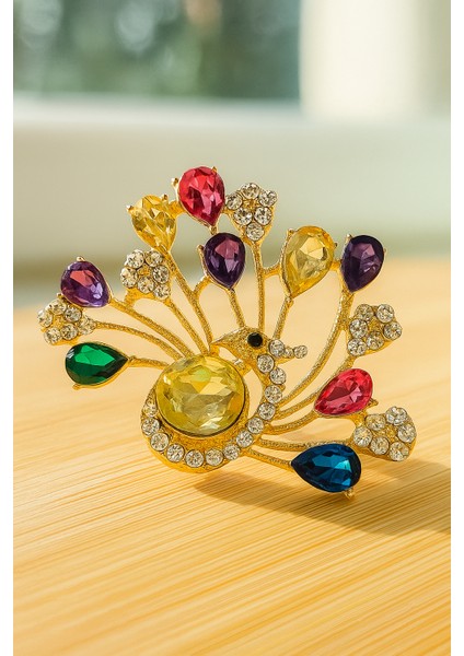 Göksunun Izi Altın Tonlu Renkli Taşlı Tavus Kuşu Şeklinde Işıltılı Zarif Broş Aksesuar modelleri