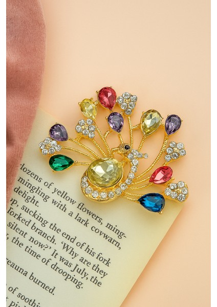 Göksunun Izi Altın Tonlu Renkli Taşlı Tavus Kuşu Şeklinde Işıltılı Zarif Broş Aksesuar indirimleri