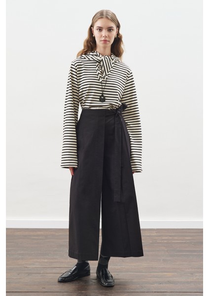 Etek Görünümlü Pantolon Siyah fırsatları