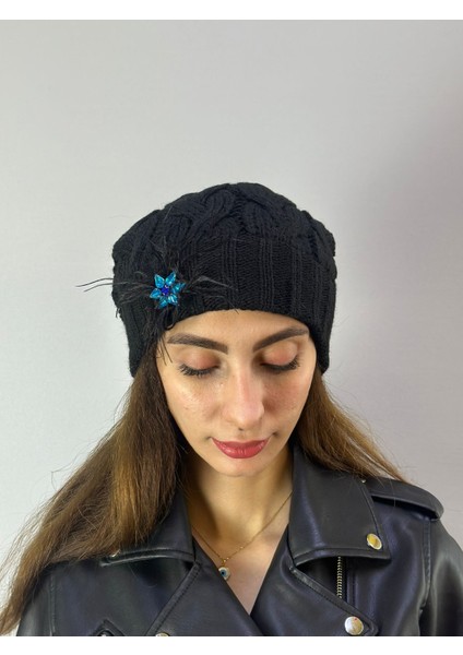 El Örgüsü Siyah Tüğlü Çiçekli Kadın Bere