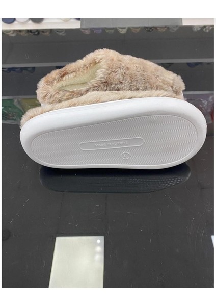 Peluş Kadın Yumuşak Kaymaz Taban Ev Terliği modelleri