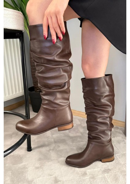 Kadın Mika Kahverengi Deri Düz Taban Büzgülü Diz Altı Boy Çekme Çizme