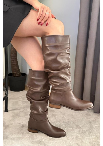Kadın Mika Kahverengi Deri Düz Taban Büzgülü Diz Altı Boy Çekme Çizme fırsatları
