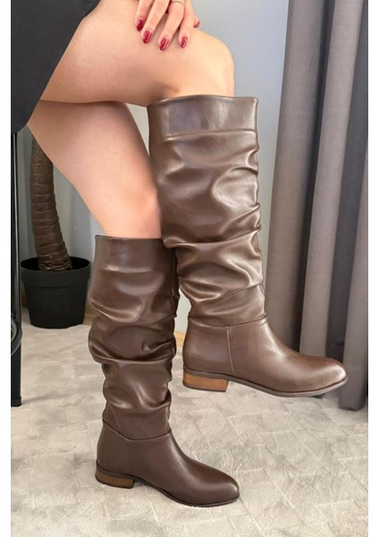 Kadın Mika Kahverengi Deri Düz Taban Büzgülü Diz Altı Boy Çekme Çizme