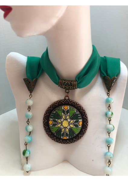 Kanaviçe Işlemeli Fular Kolye fiyatları