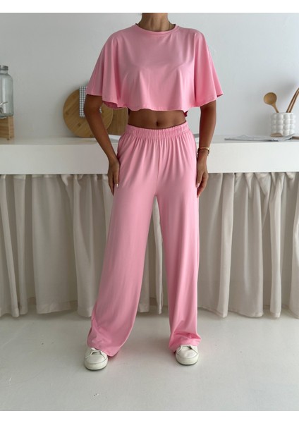 Kadın Iki Parça Salaş Takım – Crop Üst ve Bol Paça Pantolon – Yazlık Rahat Spor Takım
