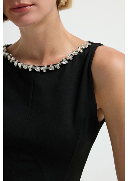 Yakası Taşlı Elbise Siyah 12444971001 modelleri