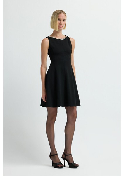 Yakası Taşlı Elbise Siyah 12444971001 fırsatları