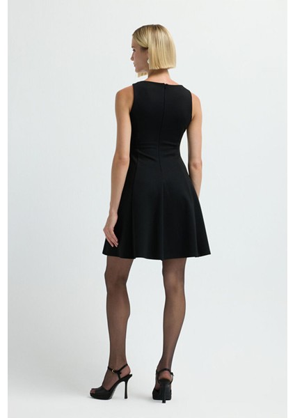 Yakası Taşlı Elbise Siyah 12444971001