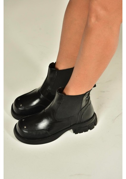 V312402609 Siyah Kalın Tabanlı Lastik Detaylı Kadın Bot fırsatları