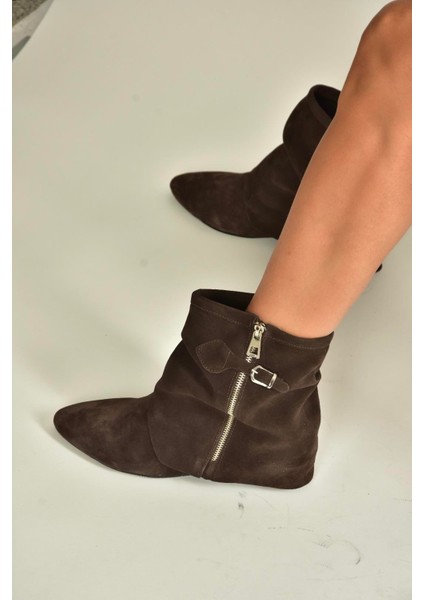 V380518102 Kahverengi Süet Düz Taban Fermuar Detaylı Kadın Bot fiyatları