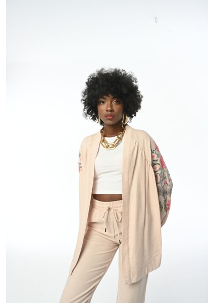 Kadın Sırtı ve Kolu Nakış Payet Işlemeli Oversıze Büyük Beden ve Tesettüre Uygun Kimono Ceket fırsatları