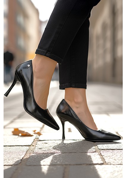 Jimena Esnek Yumuşak Kaymaz Taban (8 Cm) Siyah Rugan Kadın Topuklu Ayakkabı