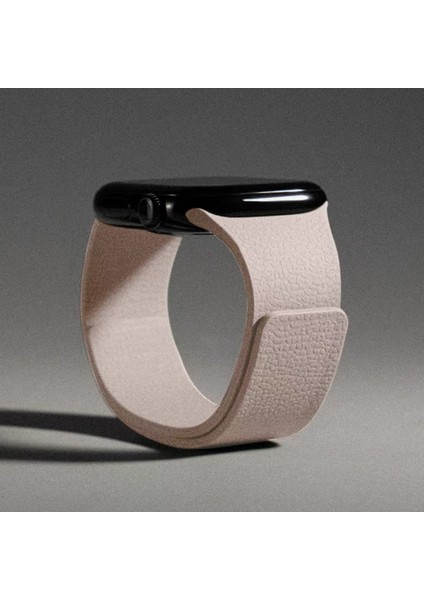 Apple Watch Series 11/10/9/8/7/se/se2/se3/ultra/ultra2/ultra3 Uyumlu 42/44/45/46/49MM Deri Görünümlü Yumuşak Dokulu Manyetik Mıknatıslı Kordon