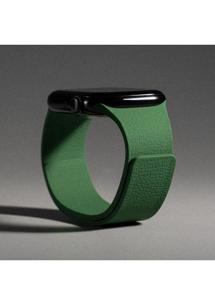 Apple Watch Series 11/10/9/8/7/se/se2/se3/ultra/ultra2/ultra3 Uyumlu 42/44/45/46/49MM Deri Görünümlü Yumuşak Dokulu Manyetik Mıknatıslı Kordon