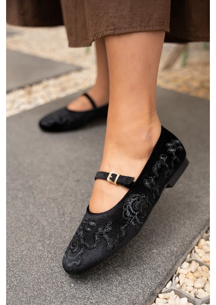 Semy Siyah Nakış Detaylı Babet fiyatları