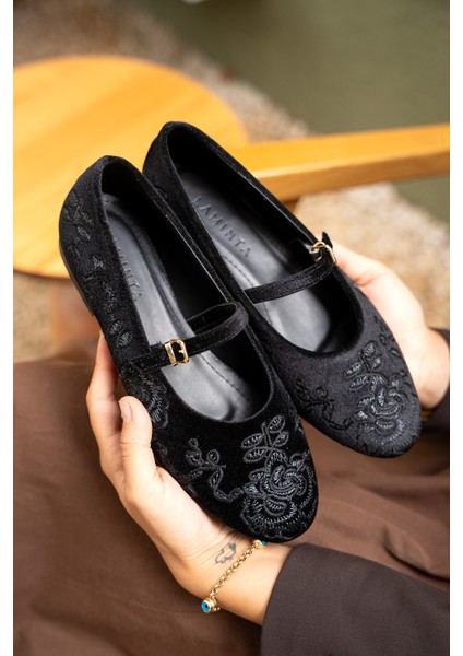 Semy Siyah Nakış Detaylı Babet modelleri