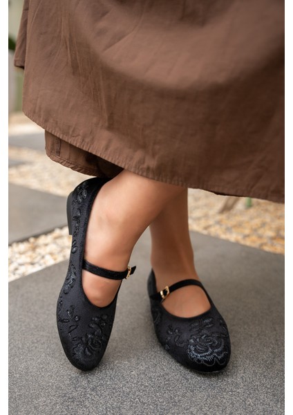 Semy Siyah Nakış Detaylı Babet fırsatları