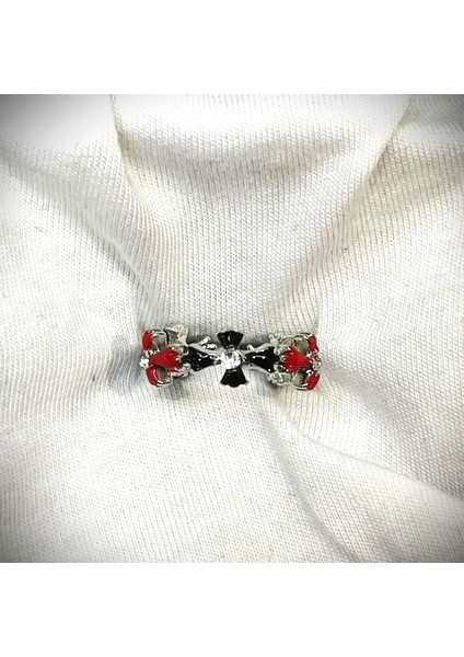 Taşlı Kırmızı Siyah Haç Sarmalı Yüzük