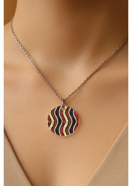 Şeffaf Sert Akrilik Kolye Ucu ve Üzeri Zincirli Desenli Kolye Matzoza