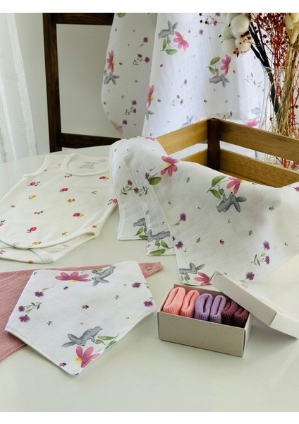 Ftbabycollection Müslin & Bambu Yenidoğan Hediye Seti (Battaniye, Mendil, Önlük, Zıbın, Çorap) modelleri