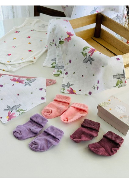 Ftbabycollection Müslin & Bambu Yenidoğan Hediye Seti (Battaniye, Mendil, Önlük, Zıbın, Çorap) indirimleri