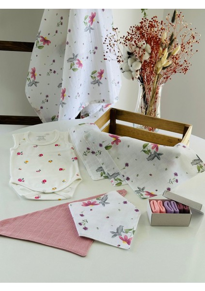 Ftbabycollection Müslin & Bambu Yenidoğan Hediye Seti (Battaniye, Mendil, Önlük, Zıbın, Çorap)