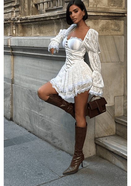 Önü Fırfırlı Altı Volanlı Elbise