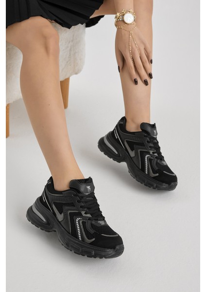 Kadın Siyah Kalın Hafif Faylon Taban File Detaylı Bağcıklı Spor Ayakkabı