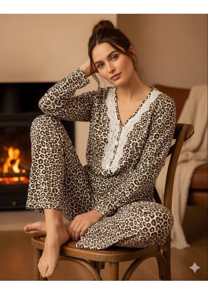 Leopar ve Çiçek Desenli Pamuklu Penye Kumaş Pijama Takımı