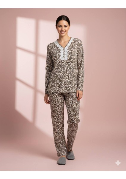 Leopar ve Çiçek Desenli Pamuklu Penye Kumaş Pijama Takımı fiyatları