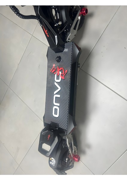 Onvo Rx4 Scooter Deck Plexi - Lüks Parlak Kaplama & Leke Tutmaz Zemin Kırmızı