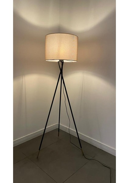 Papel Eskitme Şapkalı Siyah Tripot Ayaklı Dekoratif Salon Lambader modelleri